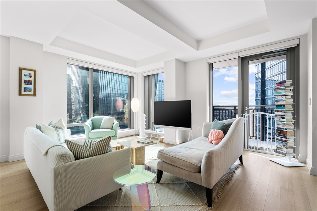 135 Seaport Blvd 1020