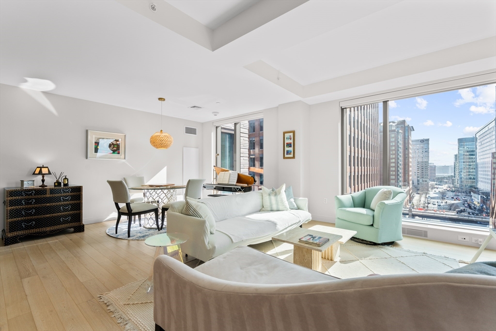 135 Seaport Blvd 1020