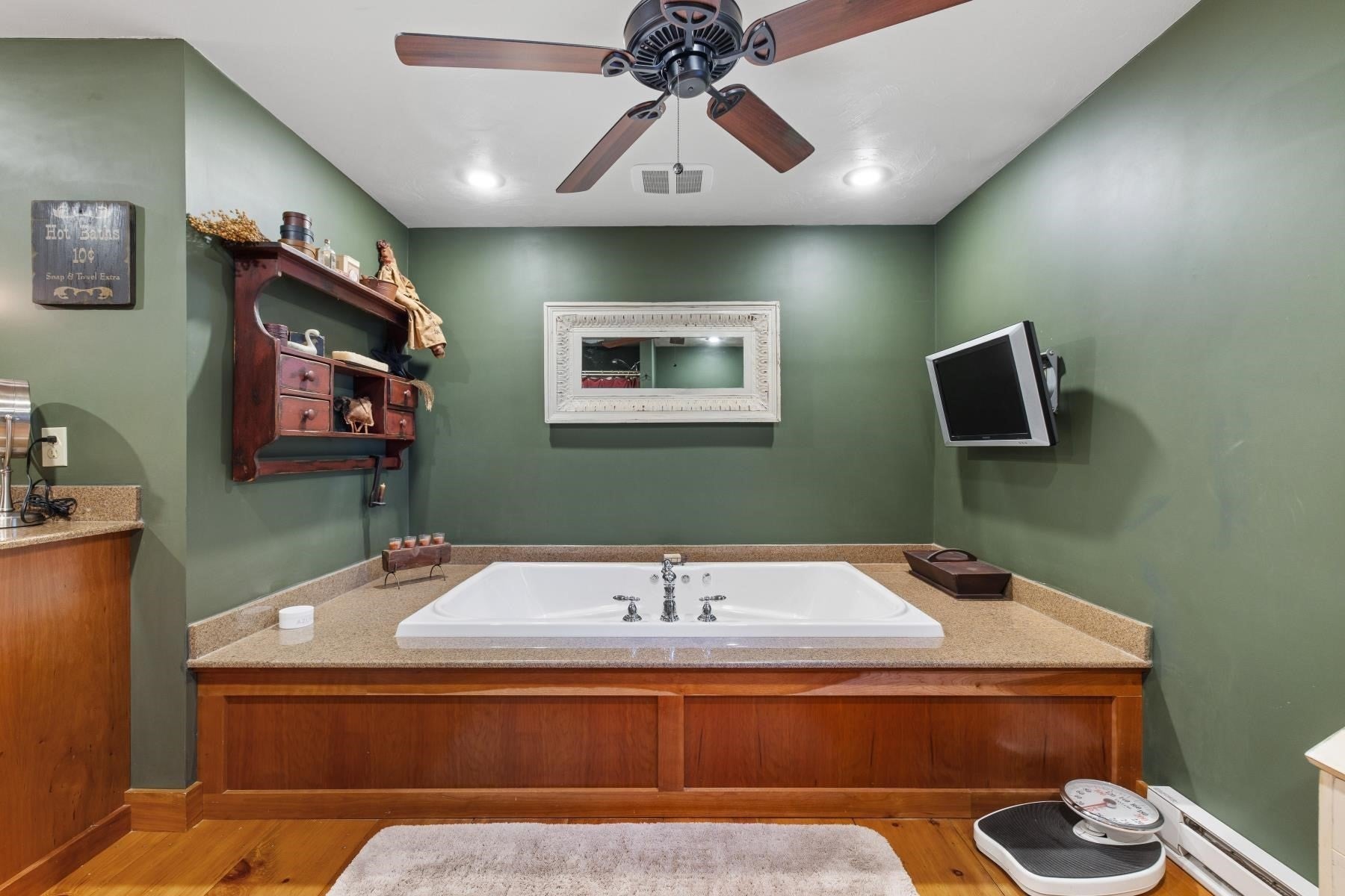22 John F Kennedy Dr, Millbury, MA Photo #20