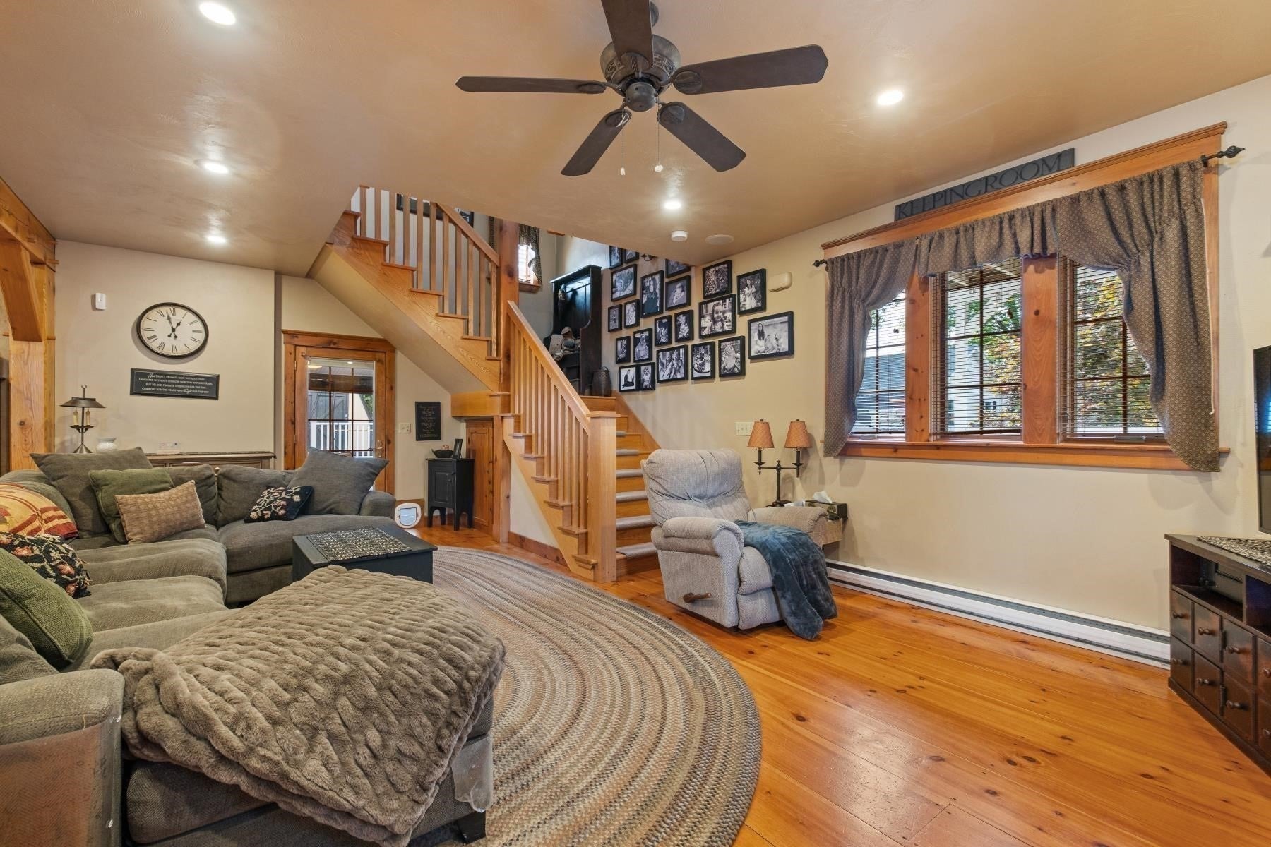 22 John F Kennedy Dr, Millbury, MA Photo #14