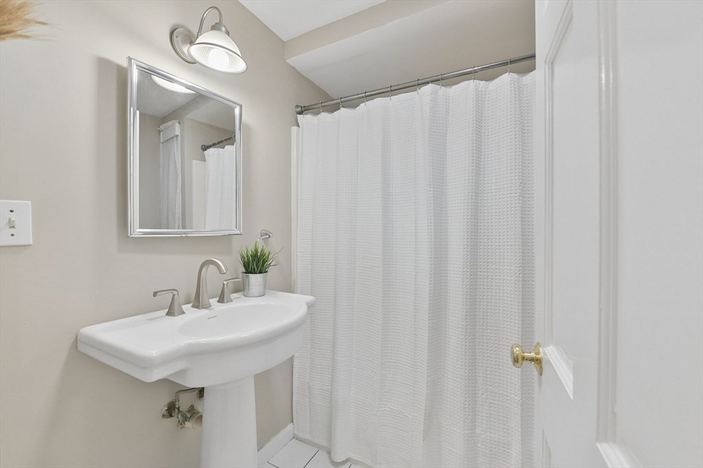 54 Gainsville Rd, Dedham, MA Photo #22
