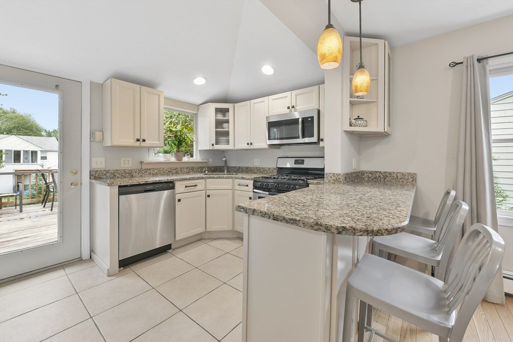 54 Gainsville Rd, Dedham, MA Photo #4