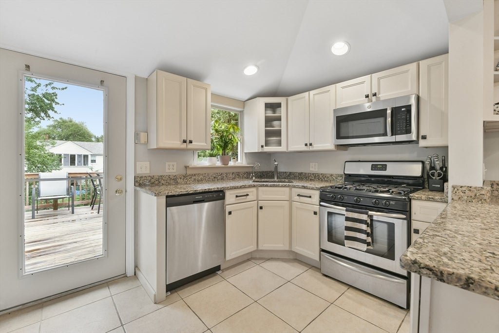 54 Gainsville Rd, Dedham, MA Photo #7