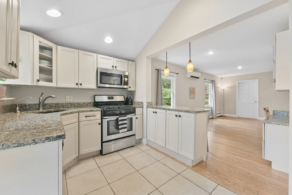 54 Gainsville Rd, Dedham, MA Photo #8