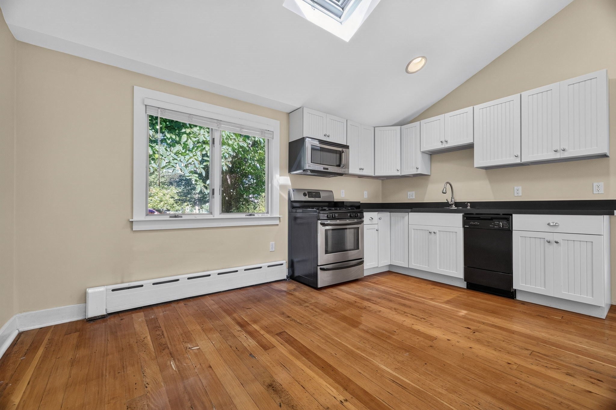 10 Hayward St