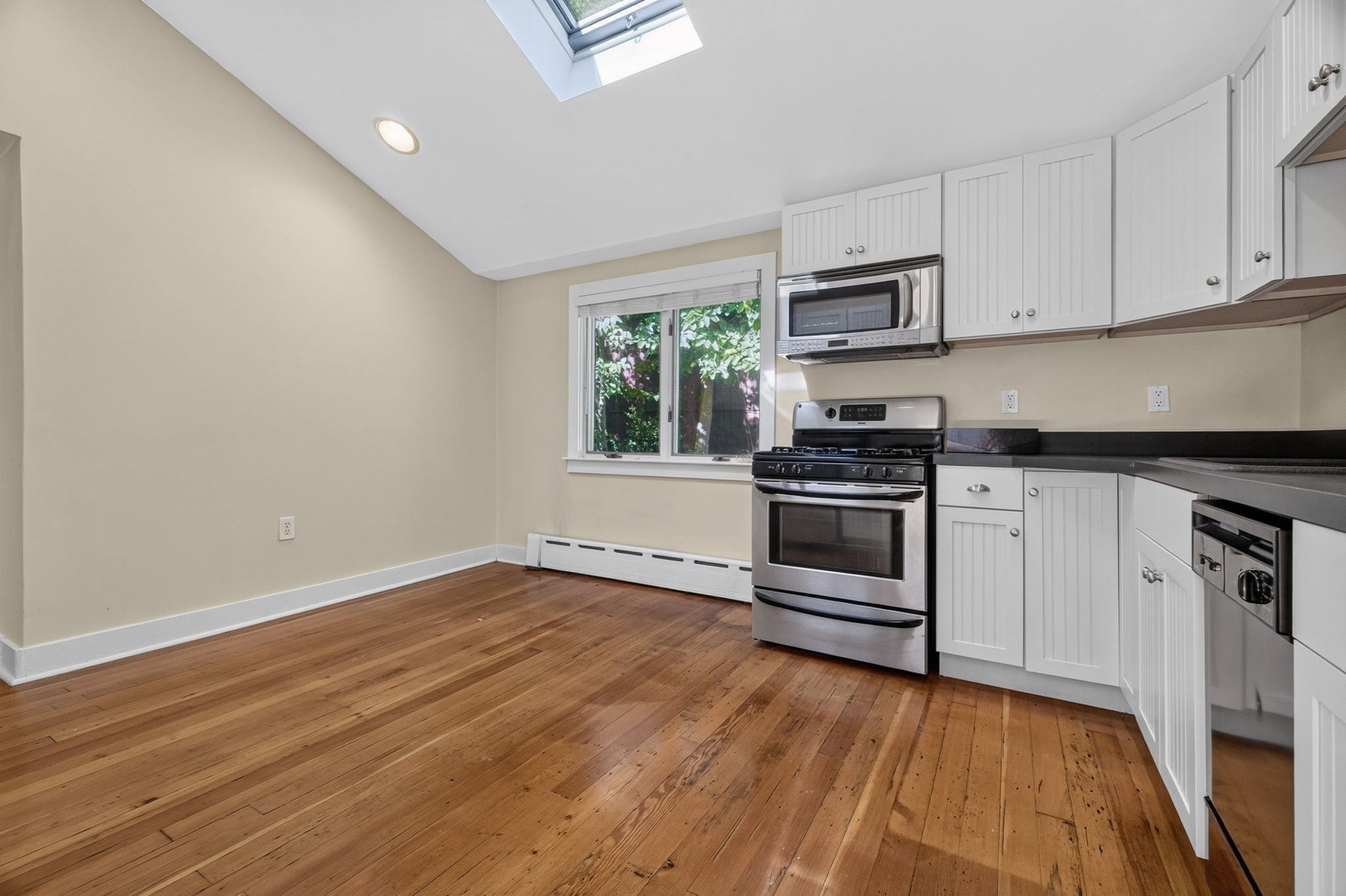 10 Hayward St