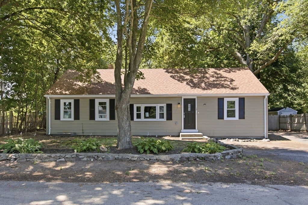 12 Elizabeth St, Stoughton, MA, 12 Elizabeth St, Stoughton, MA Photo #4