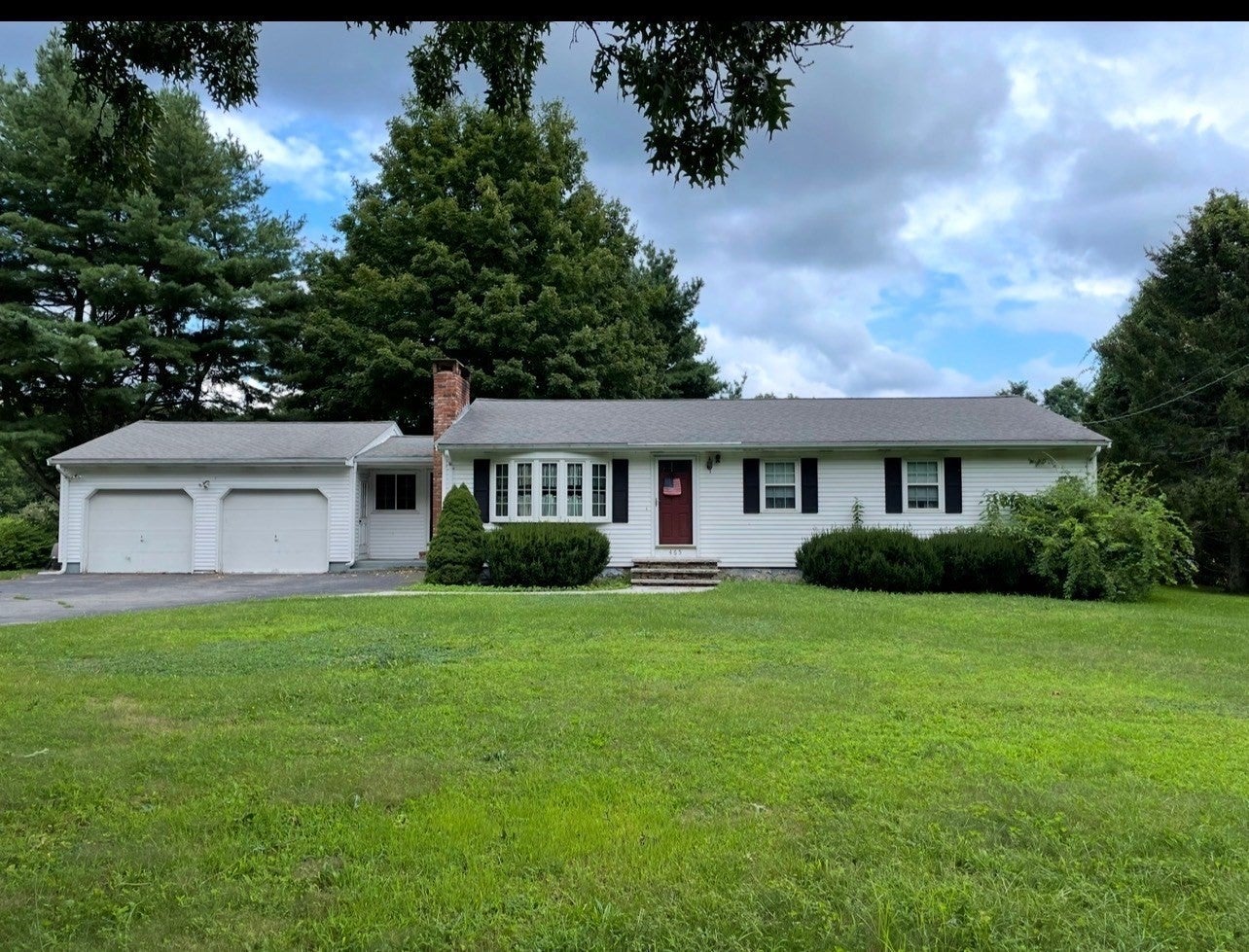 Click for 465 Forest St, Dighton, MA slideshow