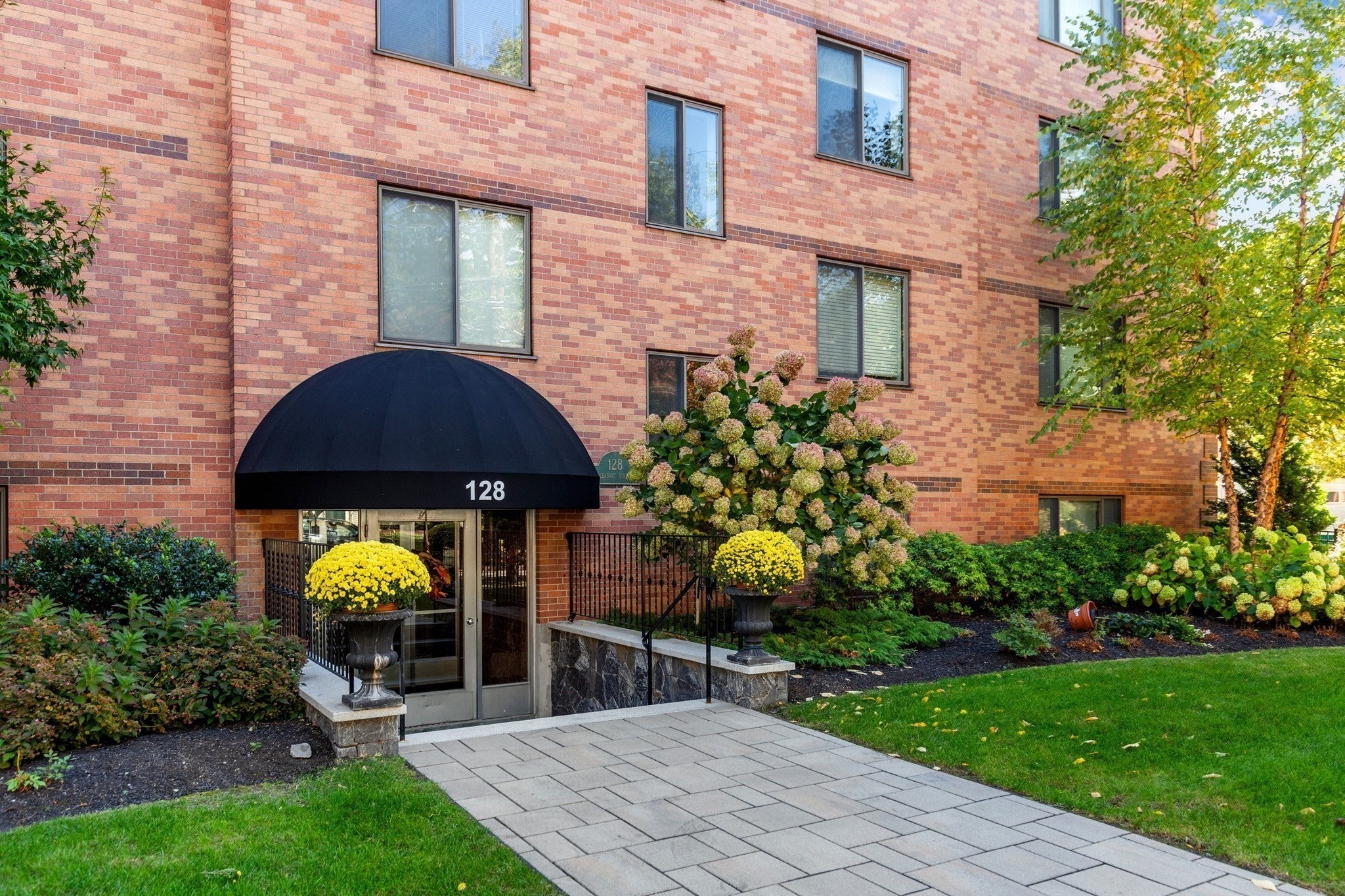128 Pleasant St 303