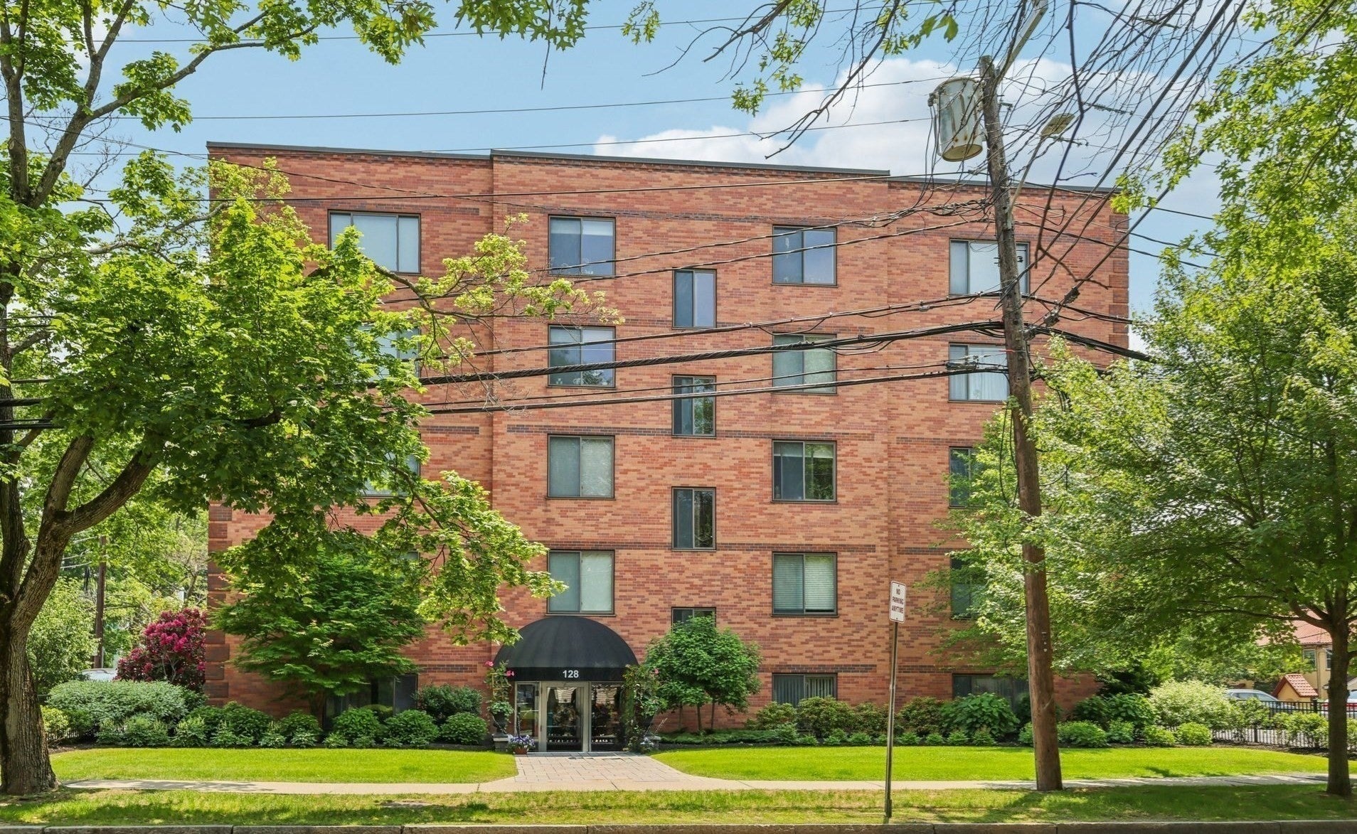 Photo of 128 Pleasant St, Arlington, MA