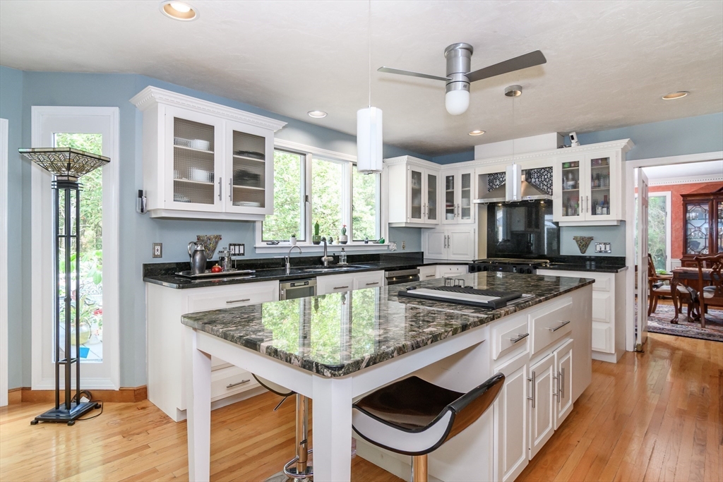 40 Grand Hill Dr