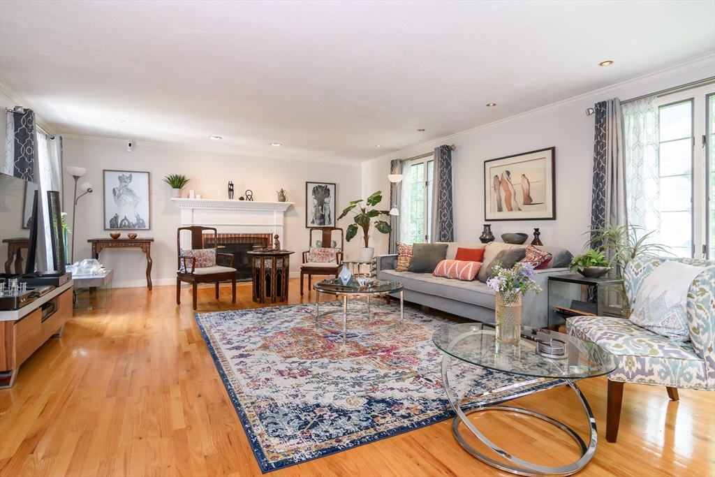 40 Grand Hill Dr