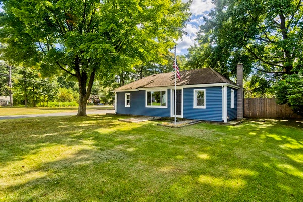 3 FIELD ST, SOUTHWICK, MA 01077 - Image efd12779b516b97343bf024a37a5cc5e/4220100161
