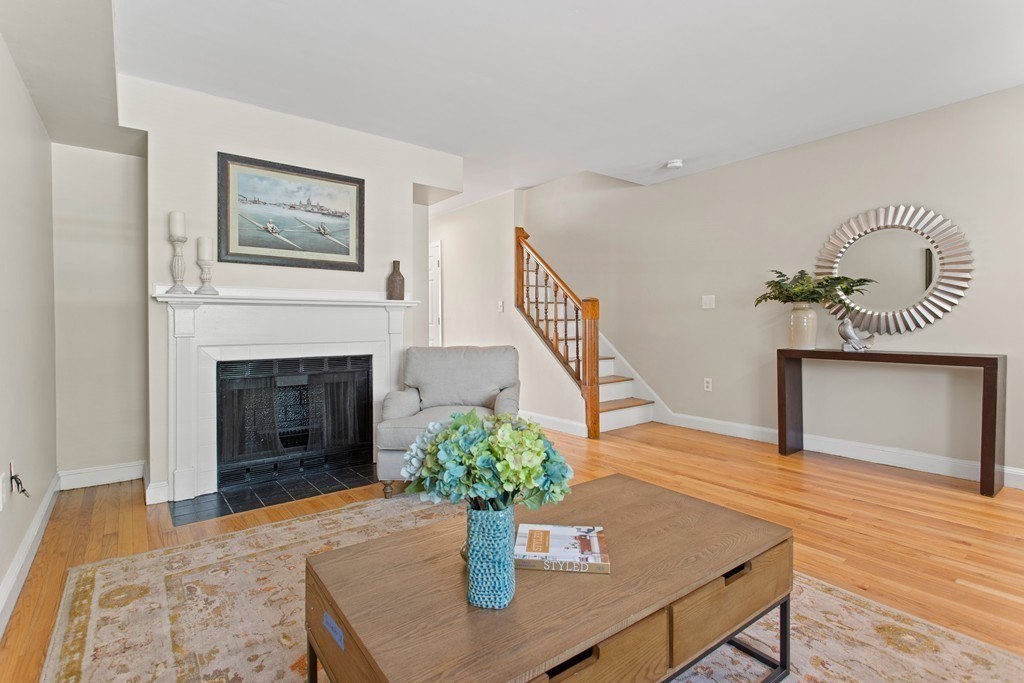Click for 111 Alban Street #5, Boston, MA slideshow Click for 111 Alban Street #5, Boston, MA slideshow