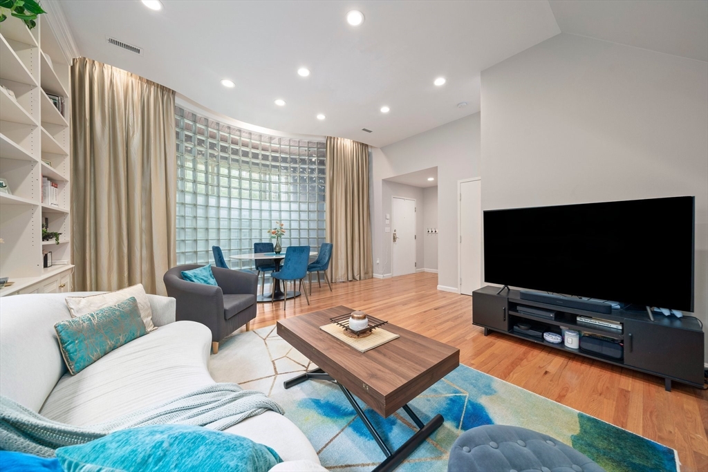 81 Glen Road S2