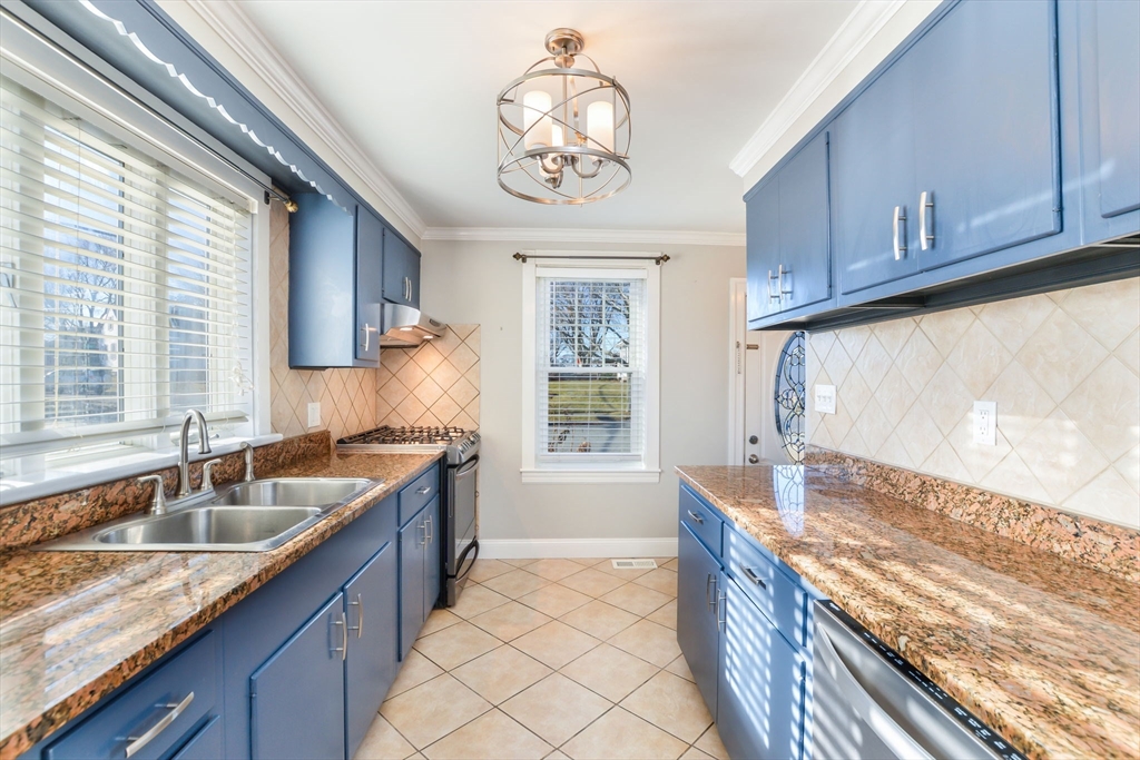 325 Park Ave, New Bedford, MA Photo #4
