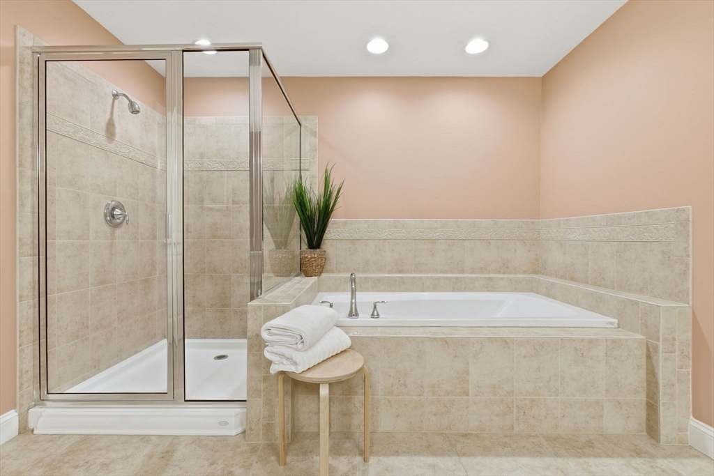 2302 Juniper Circle #2302, North Andover, MA Photo #23