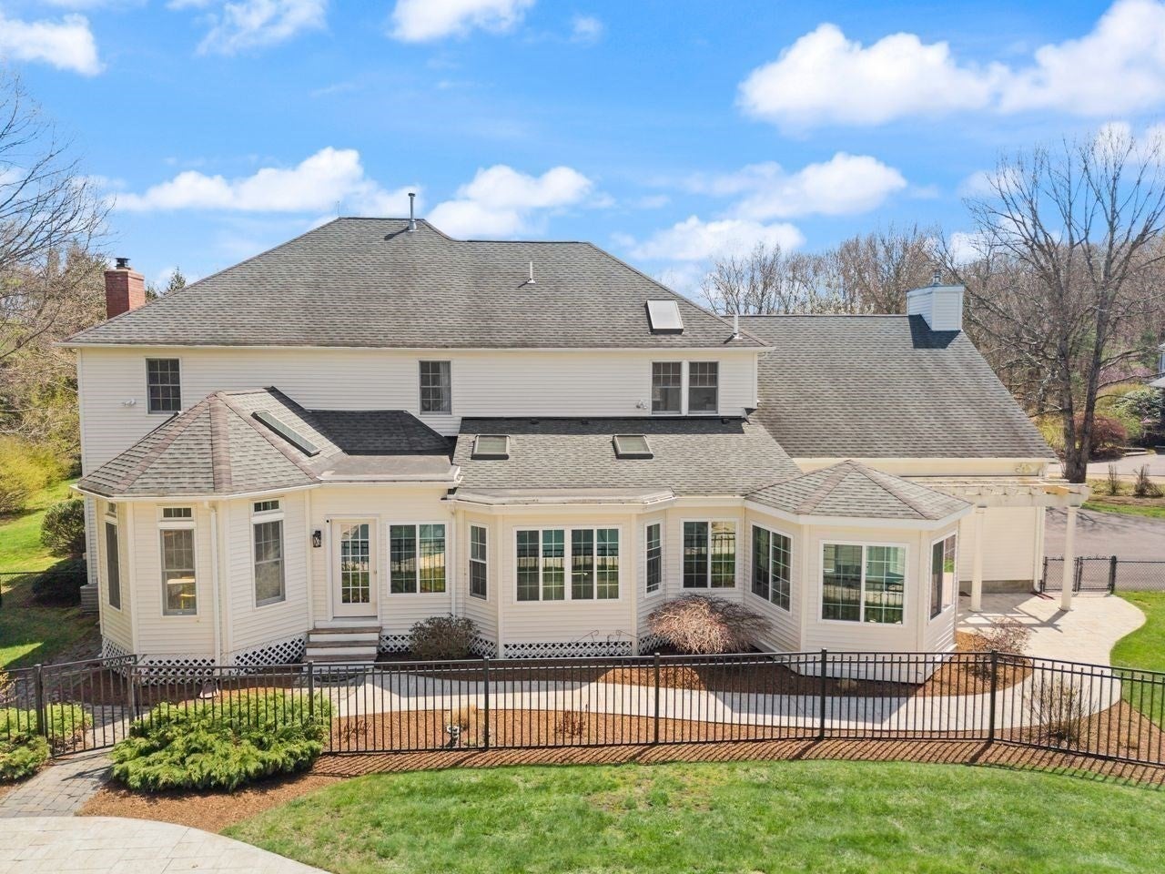 7 Dry Pond Rd