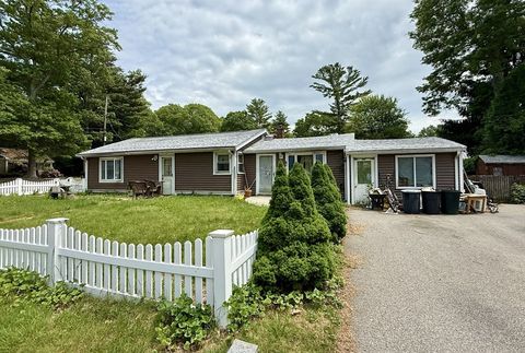43 Buttonwood Rd Halifax MA 02338