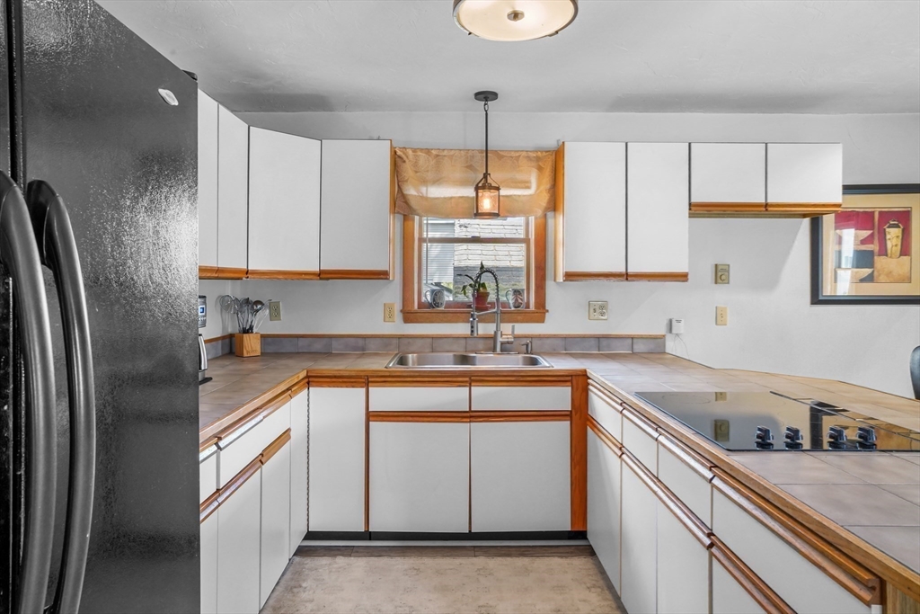 122 S Walker St, Lowell, MA Photo #34