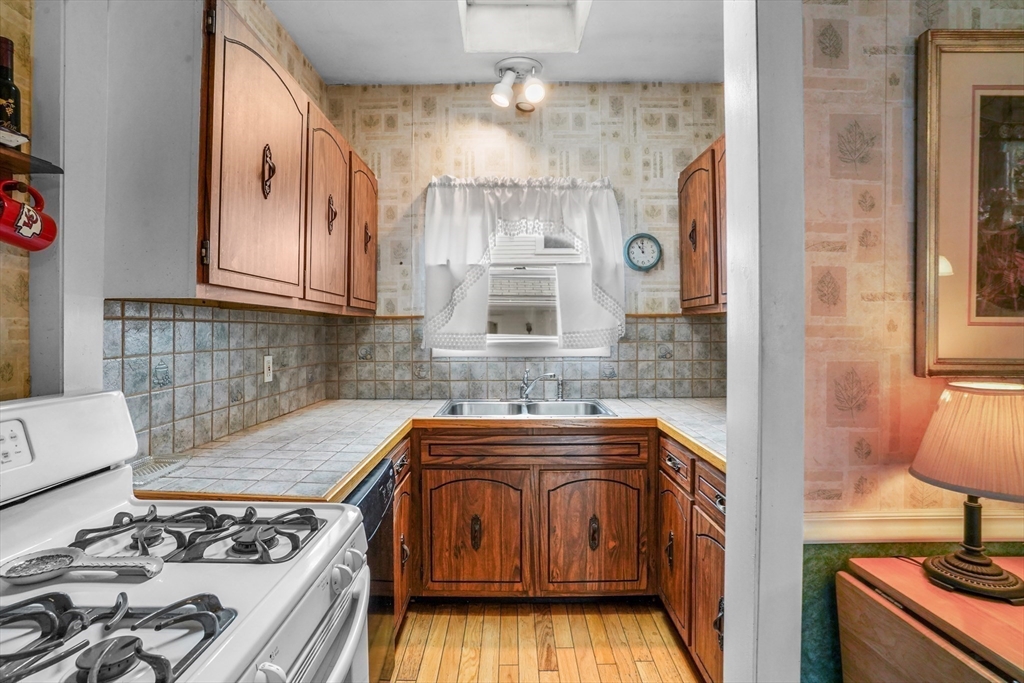 122 S Walker St, Lowell, MA Photo #13
