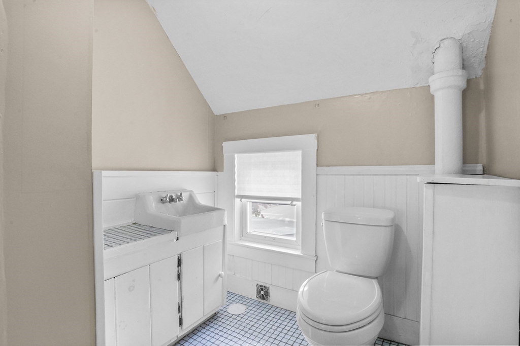 122 S Walker St, Lowell, MA Photo #40