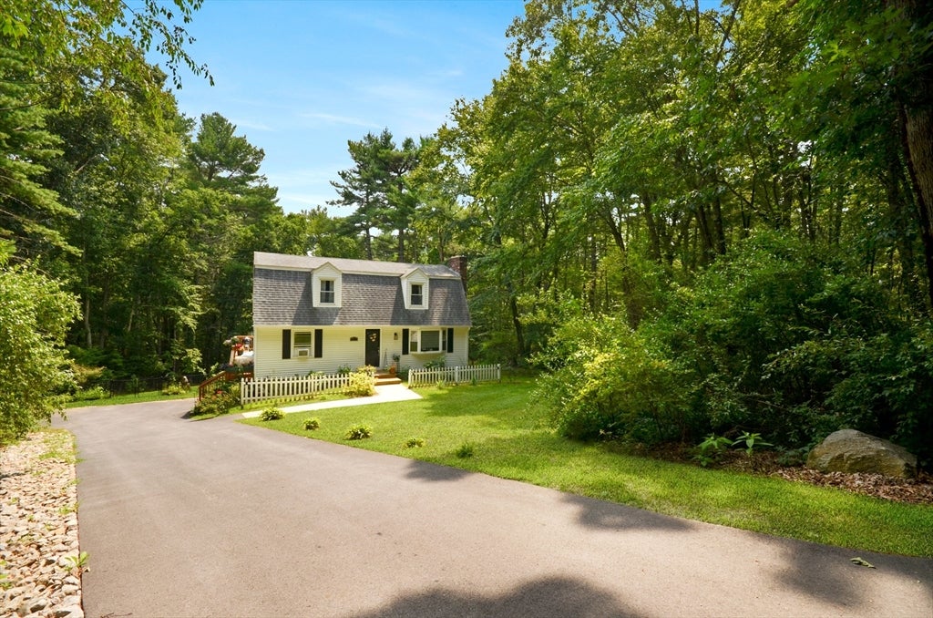 Photo of 57 Quaker St, Northbridge, MA