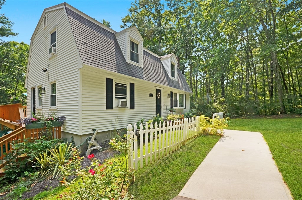 57 Quaker St, Northbridge, MA, 57 Quaker St, Northbridge, MA Photo #2