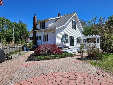Photo of 131 Pleasant St, Paxton, MA 01612 (MLS # 73515177)