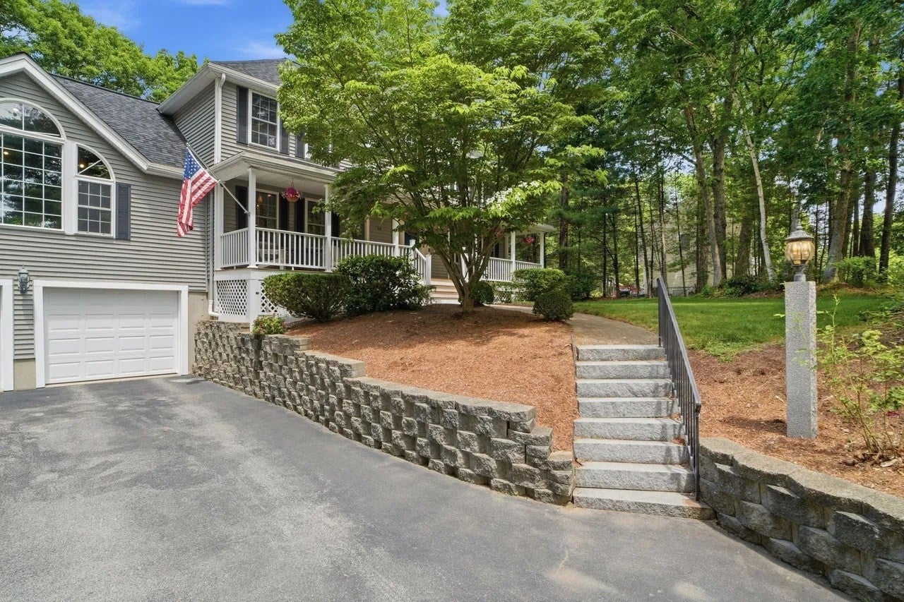 20 Emerald St, Tyngsborough, MA Photo #5