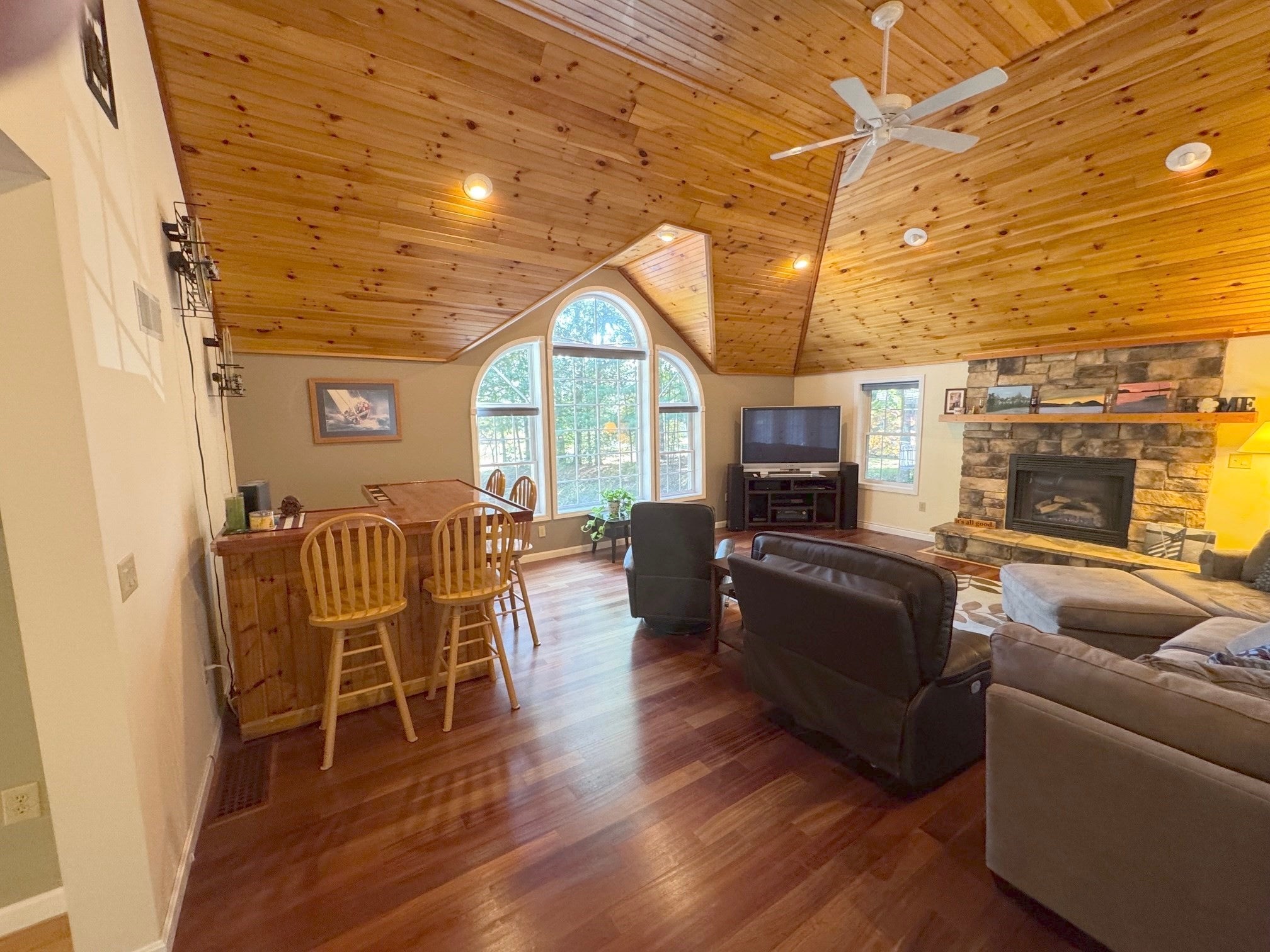 20 Emerald St, Tyngsborough, MA Photo #7