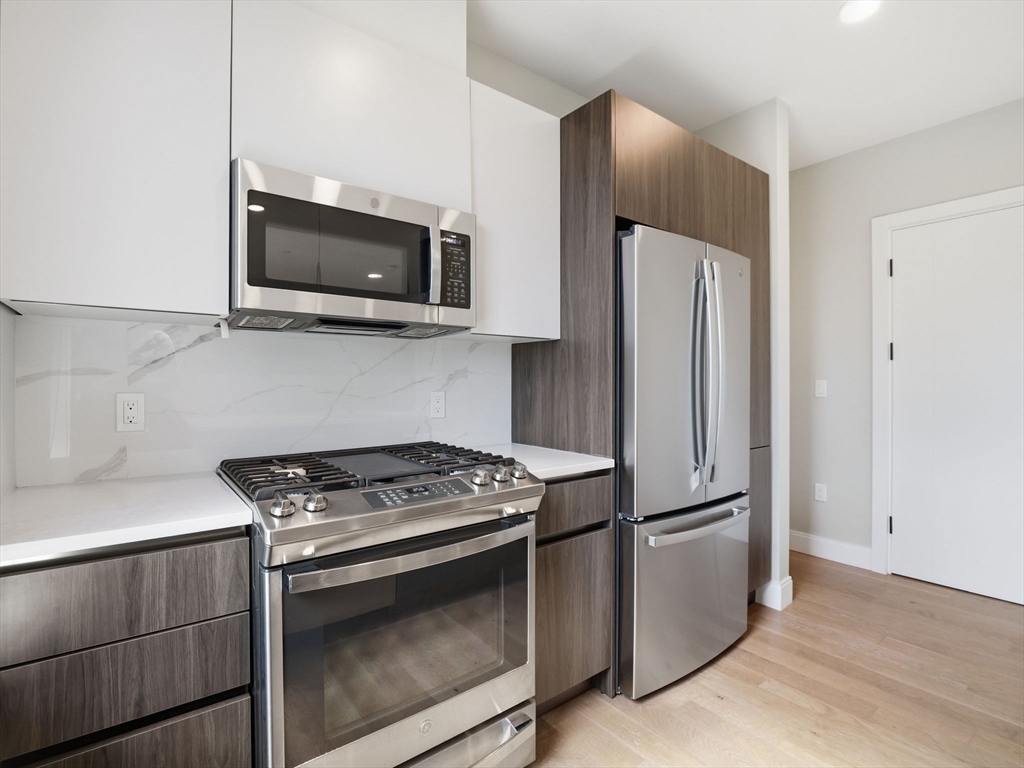 Click for 9 Central St #204, Somerville, MA slideshow