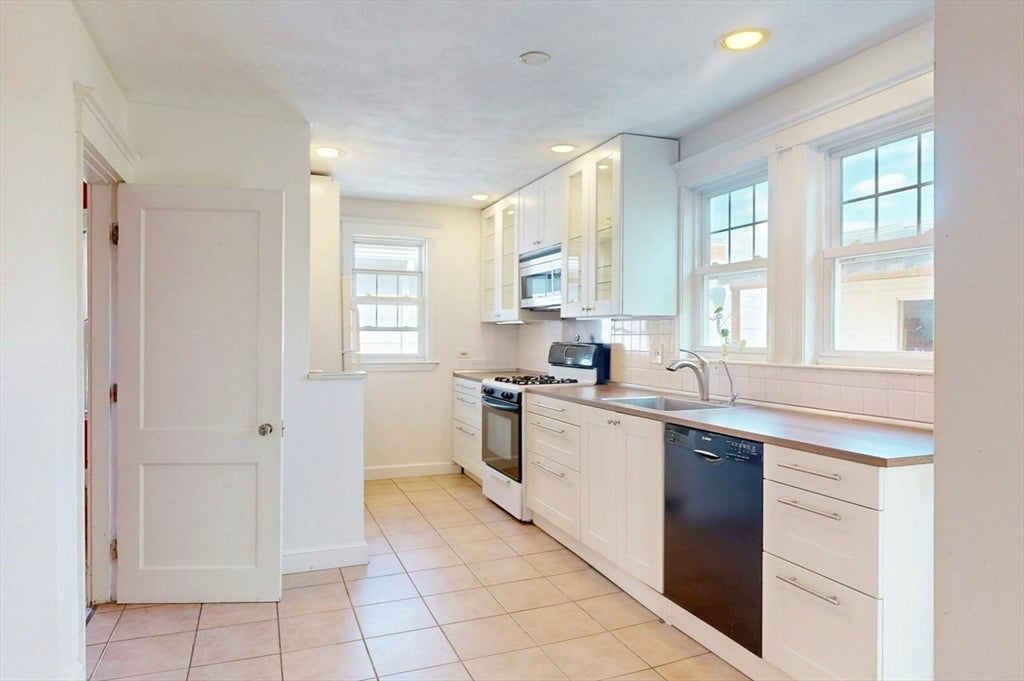 8 Douglas Ave #2, Somerville, MA, 8 Douglas Ave #2, Somerville, MA Photo #10