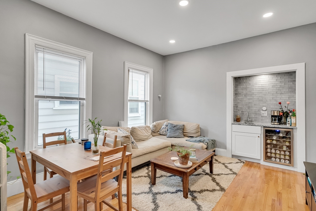 83-85 Surrey St