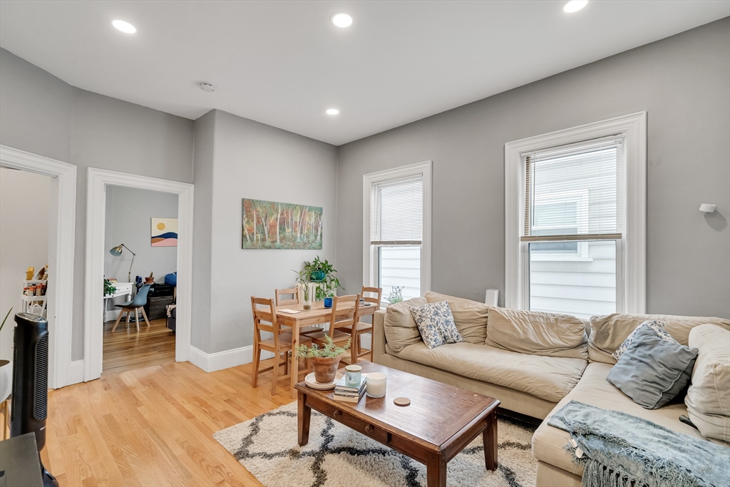 83-85 Surrey St