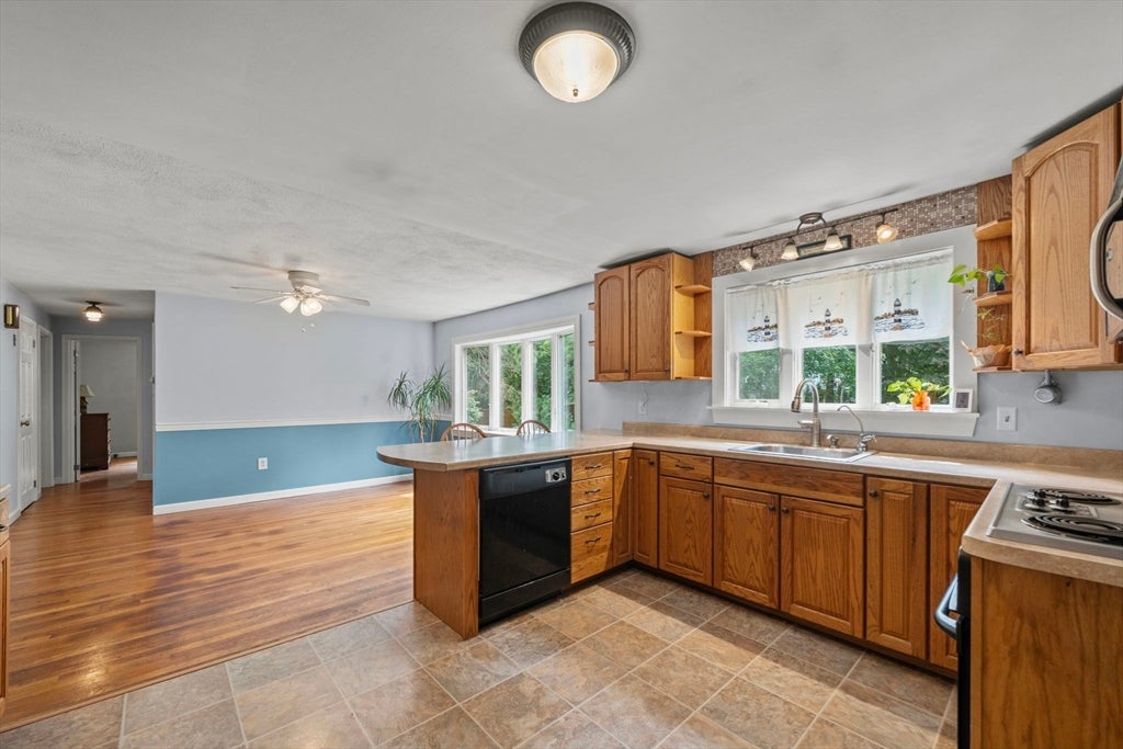 30 Alan Rd, Hamilton, MA, 30 Alan Rd, Hamilton, MA Photo #4