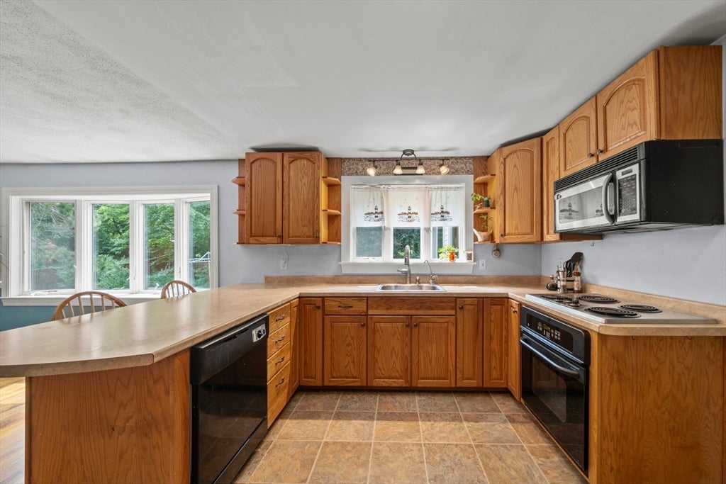 30 Alan Rd, Hamilton, MA, 30 Alan Rd, Hamilton, MA Photo #6