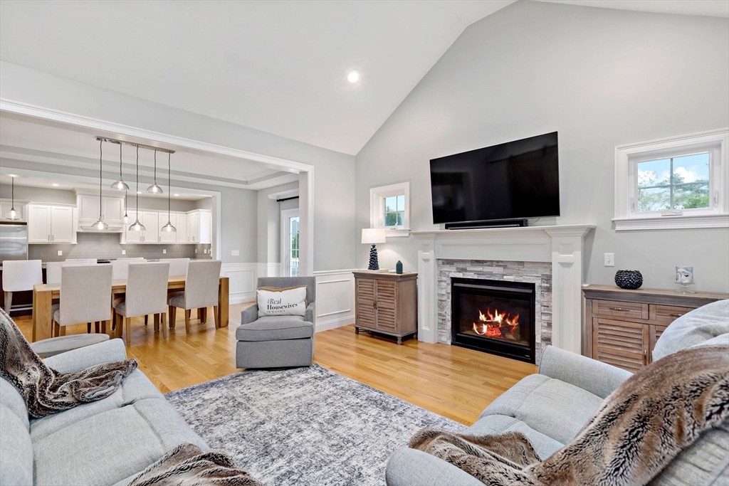 6 Sawgrass Ln