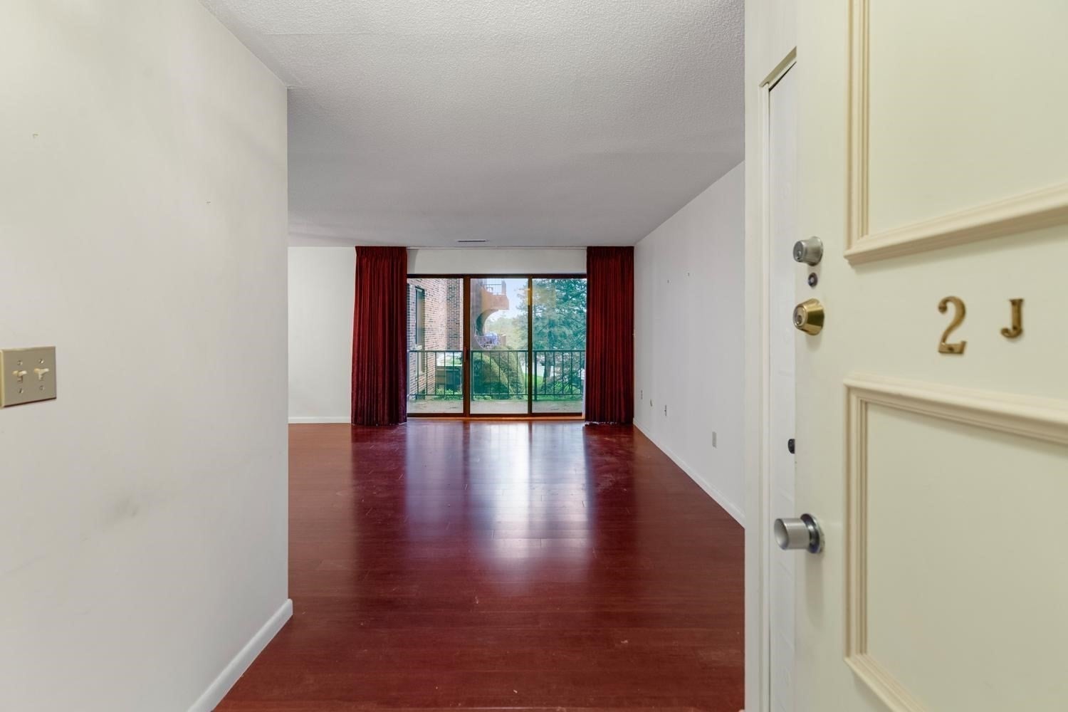 1008 Paradise Road 2J