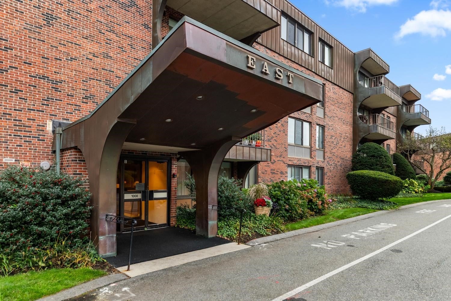 1008 Paradise Road 2J