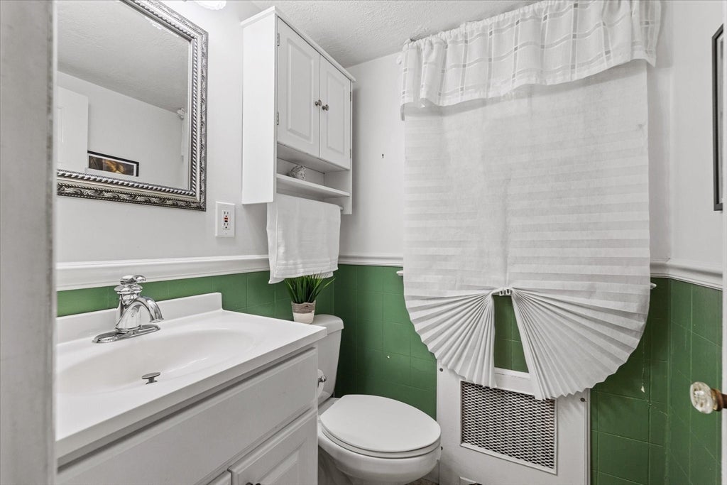 30 Saint Elmo Rd, Worcester, MA, 30 Saint Elmo Rd, Worcester, MA Photo #16