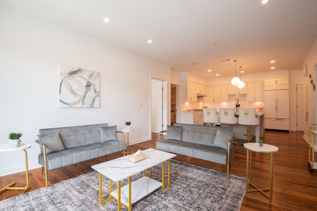 Boston, Massachusetts 02130, United States, 3 Bedrooms Bedrooms, ,2 BathroomsBathrooms,Residential,Active,166128