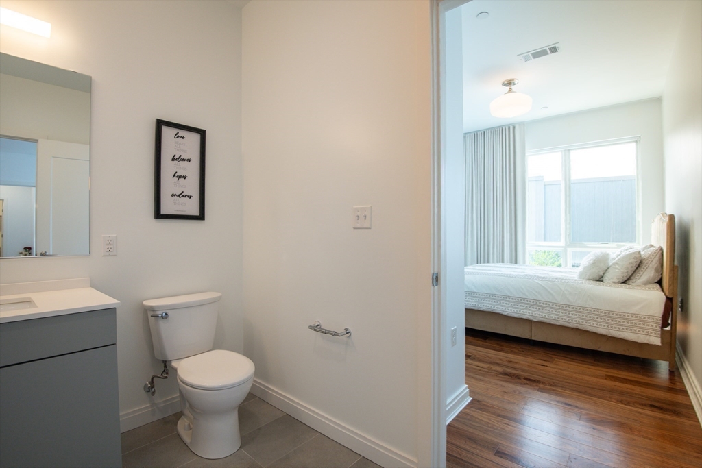 Boston, Massachusetts 02130, United States, 3 Bedrooms Bedrooms, ,2 BathroomsBathrooms,Residential,Active,166128