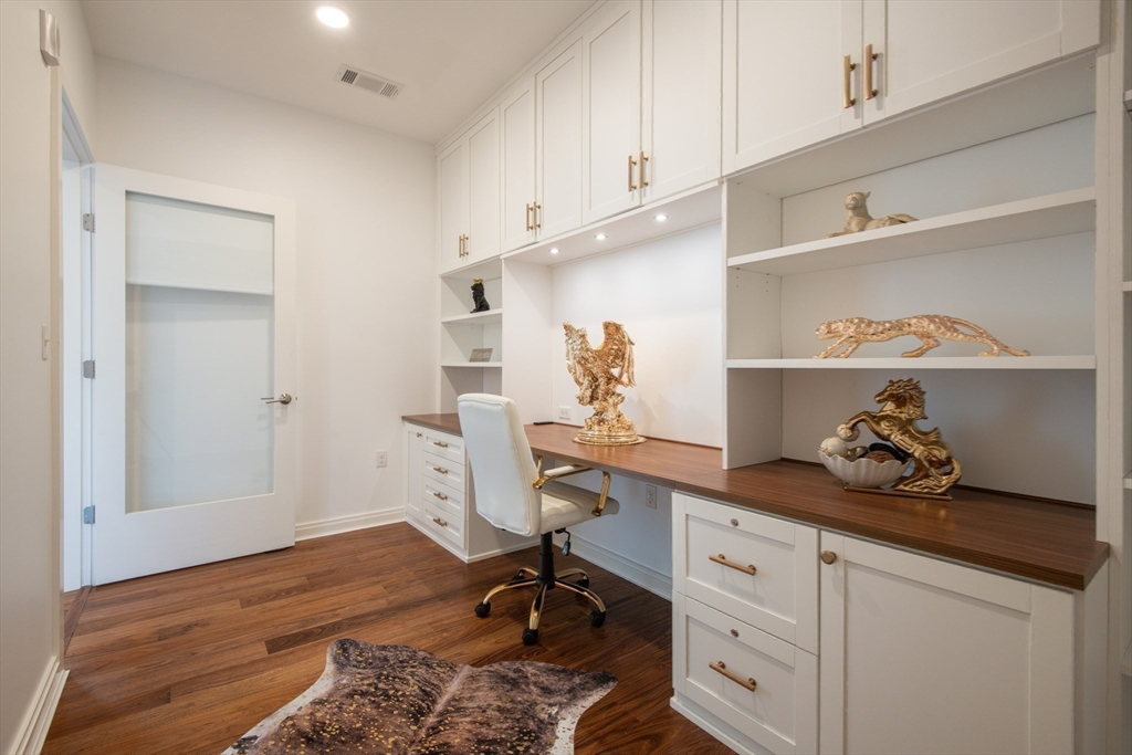 Boston, Massachusetts 02130, United States, 3 Bedrooms Bedrooms, ,2 BathroomsBathrooms,Residential,Active,166128