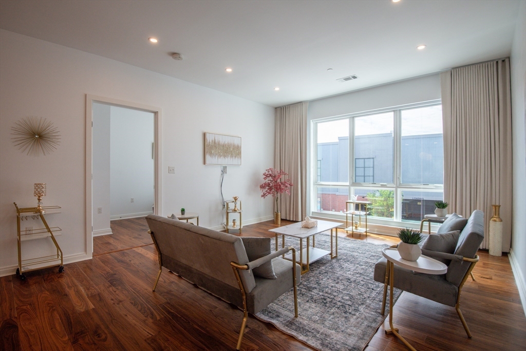 Boston, Massachusetts 02130, United States, 3 Bedrooms Bedrooms, ,2 BathroomsBathrooms,Residential,Active,166128