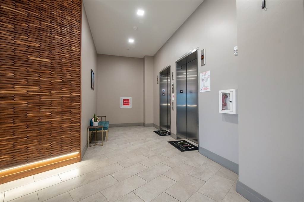 Boston, Massachusetts 02130, United States, 3 Bedrooms Bedrooms, ,2 BathroomsBathrooms,Residential,Active,166128