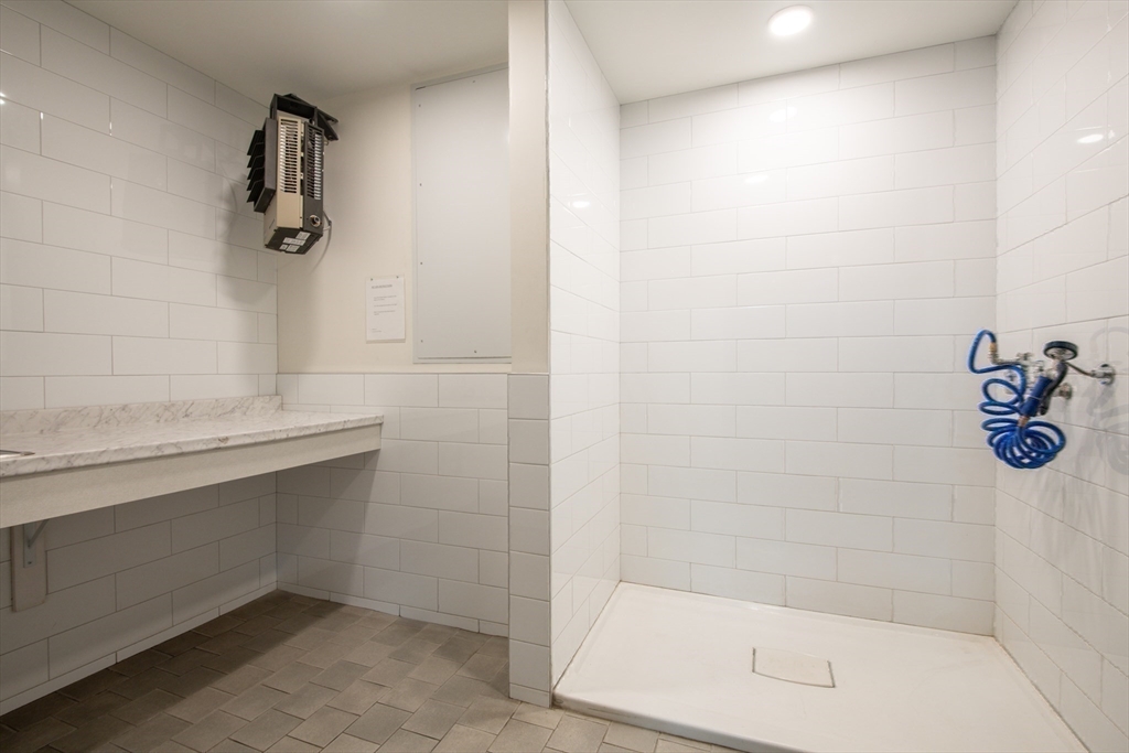 Boston, Massachusetts 02130, United States, 3 Bedrooms Bedrooms, ,2 BathroomsBathrooms,Residential,Active,166128