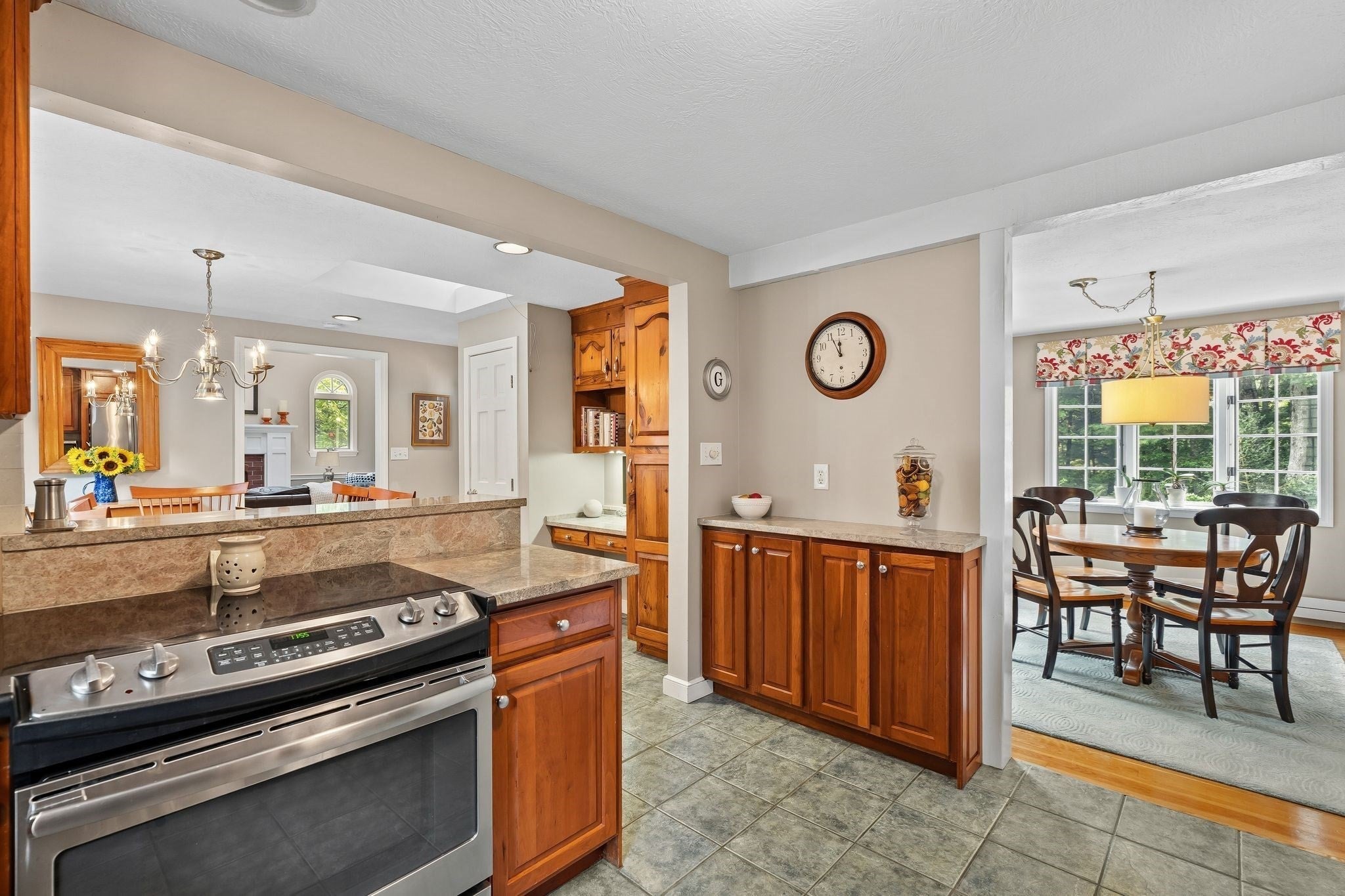 28 Lady Slipper Cir, Pembroke, MA Photo #11
