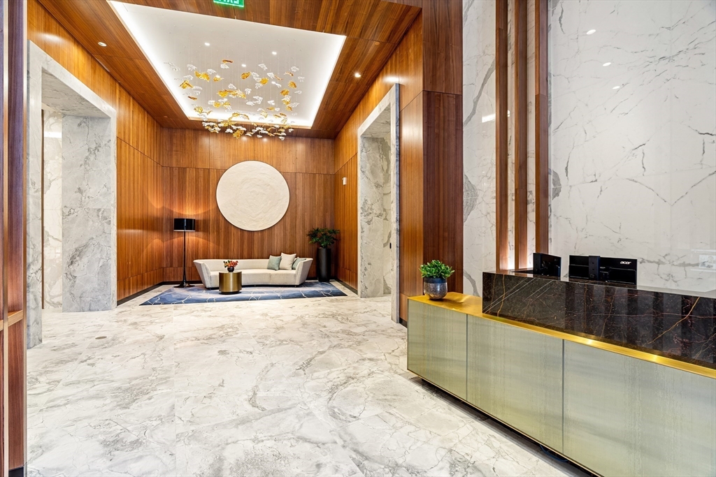 682 Atlantic Ave 39J