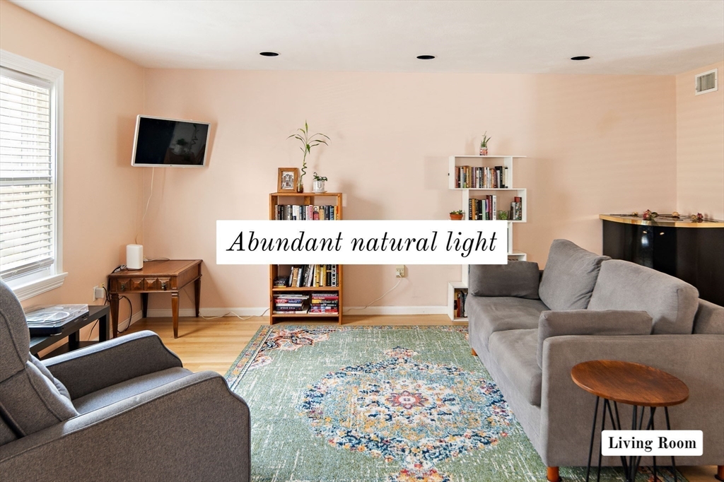 Boston, Massachusetts 02128, United States, 3 Bedrooms Bedrooms, ,3 BathroomsBathrooms,Residential,Active,232914